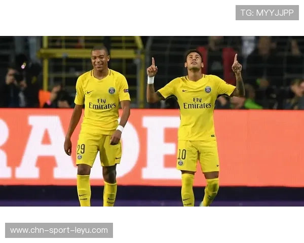 姆巴佩机场偶遇粉丝合影,举止谦逊圈粉无数 姆巴佩机场偶遇粉丝合影,举止谦逊圈粉无数