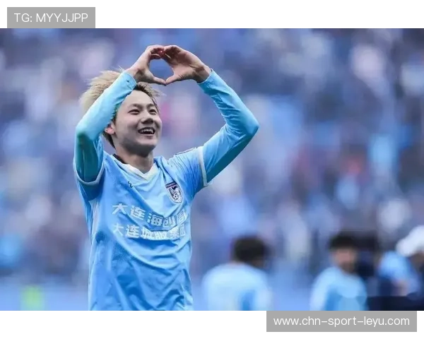 大连英博边路长传直接撕开局部防守