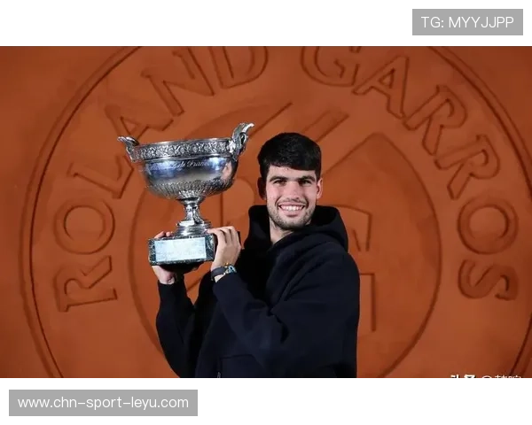 阿尔卡拉斯调整发球节奏，为硬地赛季做准备